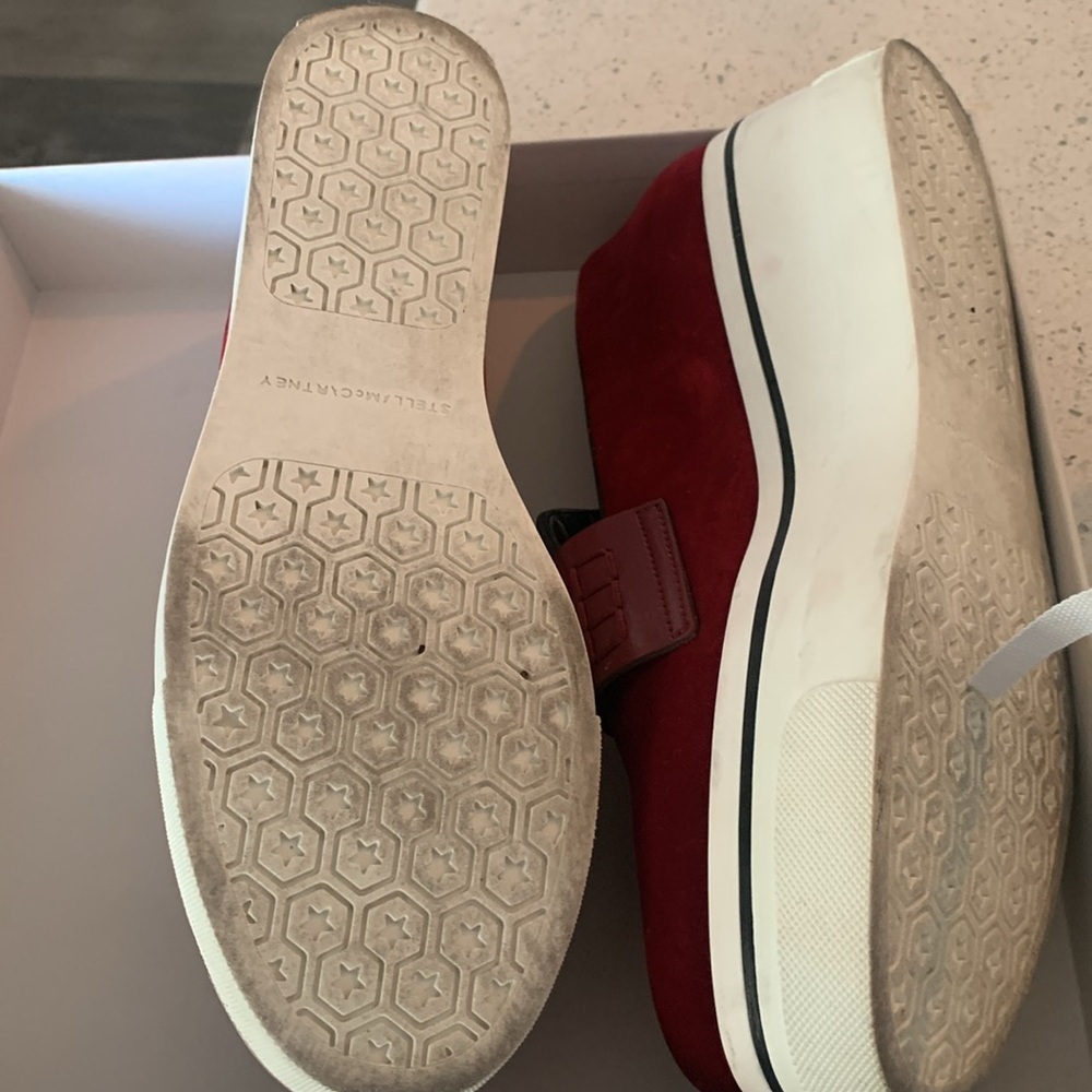 Stella Mc Cartney velvet raspberry' red velvet wedge with gold chain size 39 - Picture 11 of 16